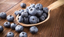 How blueberries help to lower blood pressure