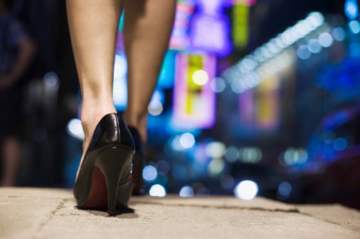 Women’s high heels have “powerful effect” on men