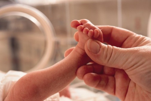 Quality time with mom lowers health risks for preemies