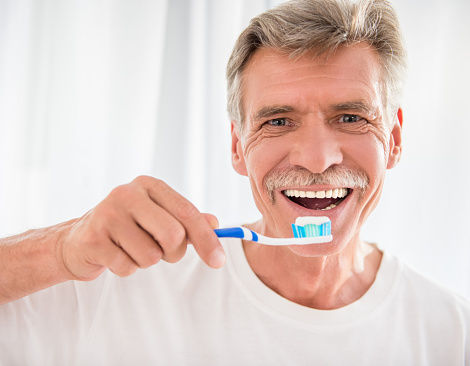 How to keep your teeth healthy as you age