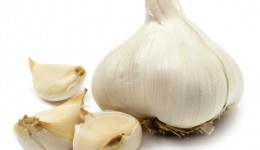 How garlic can contribute to colon cancer prevention