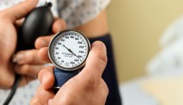Infographic: 5 ways to naturally lower your blood pressure