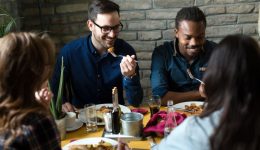 8 tips for eating healthier while dining out