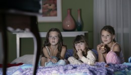 Today’s parents OK with media overload, study finds