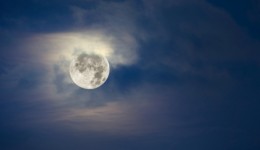 Can a full moon bring on labor?