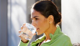 3 liters of water daily: Look 10 years younger?