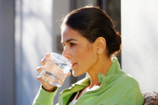 3 liters of water daily: Look 10 years younger?