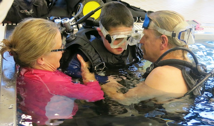 She works with volunteer divers through the Illinois Institute of Diving in Glen Ellyn.