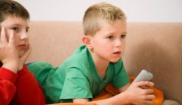 Too much TV time linked to kids’ poor sleep habits