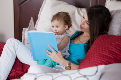 Experts urge the importance of reading to infants