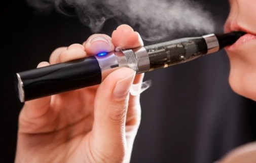Non-smoking teens turn to e-cigs