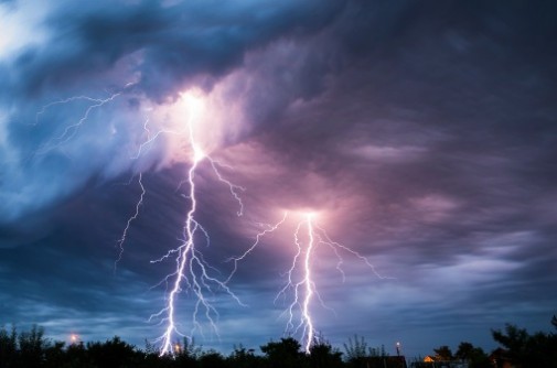 4 common types of lightning strikes | health enews