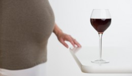Women: Steer clear of alcohol during pregnancy