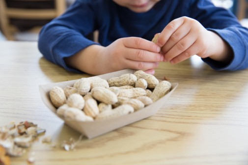 Parenting tips for kids with food allergies