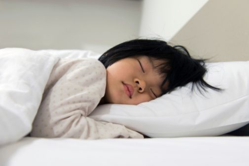 Can early bedtimes for kids prevent weight gain later?