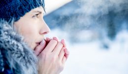 What to do if the weather turns your fingers white and numb