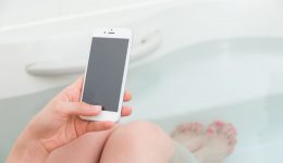 14-year-old girl electrocuted while using cell phone in bathtub