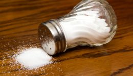What does salt do to your brain?