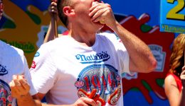 What makes eating competitions so dangerous?