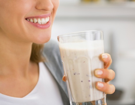 What are the pros and cons of whey protein?