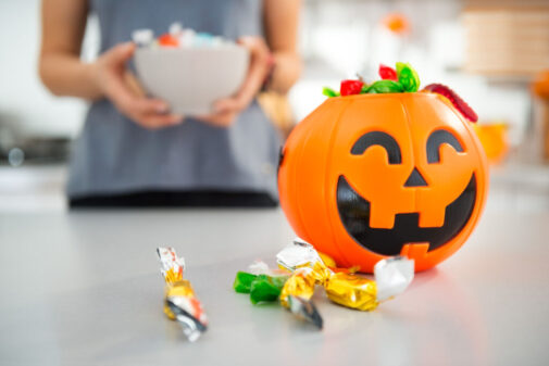 5 ways to avoid overindulging this Halloween