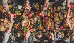 Head to Thanksgiving dinner with these four healthy-eating tips