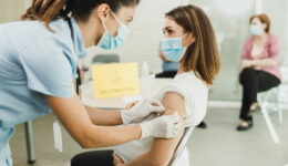 ¿Las mujeres embarazadas deben vacunarse contra la gripe?
