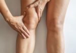 A person has inflammation of the knee which is one of the common symptoms.