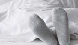 Can sleeping with socks on help with insomnia?