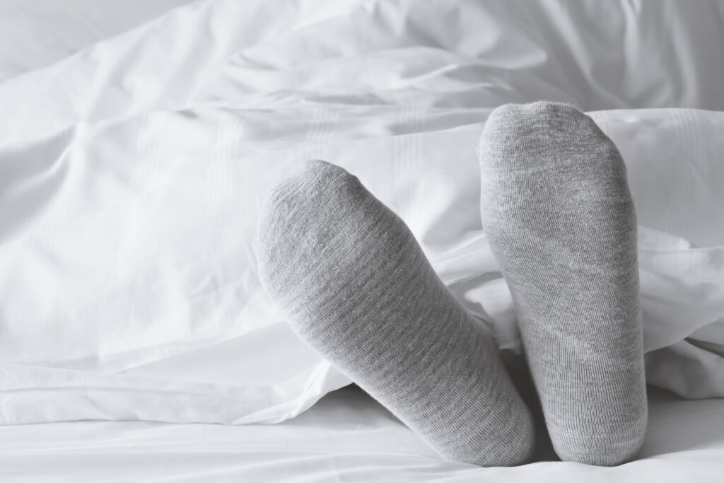 Can sleeping with socks on help with insomnia?