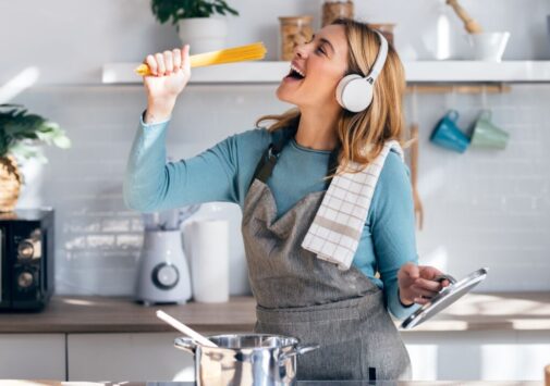 Is your voice at risk? Common habits that damage your vocal cords